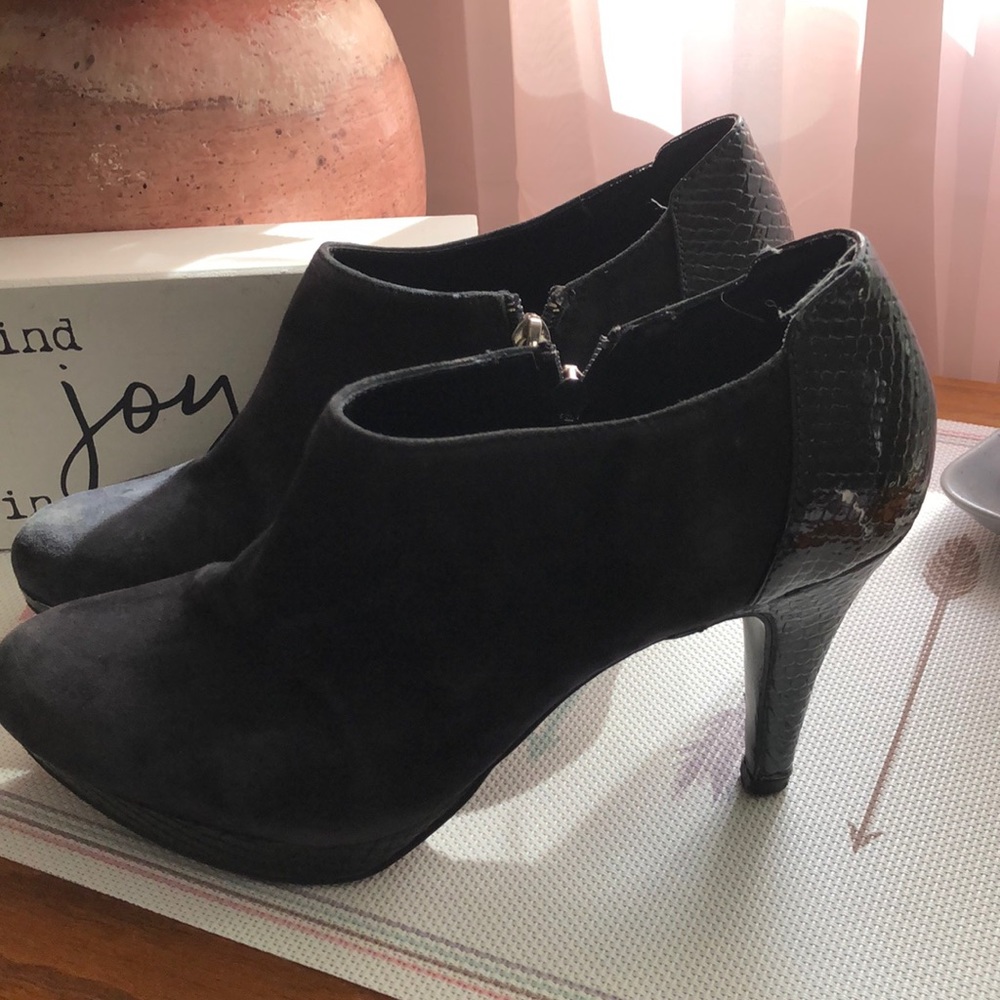 Blue and black suede heels